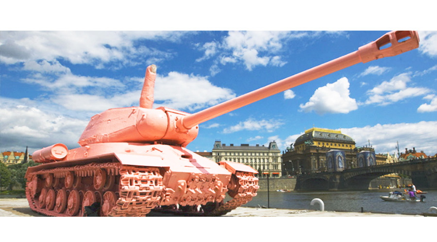 叛逆的藝術家大衛-切爾尼-粉色坦克