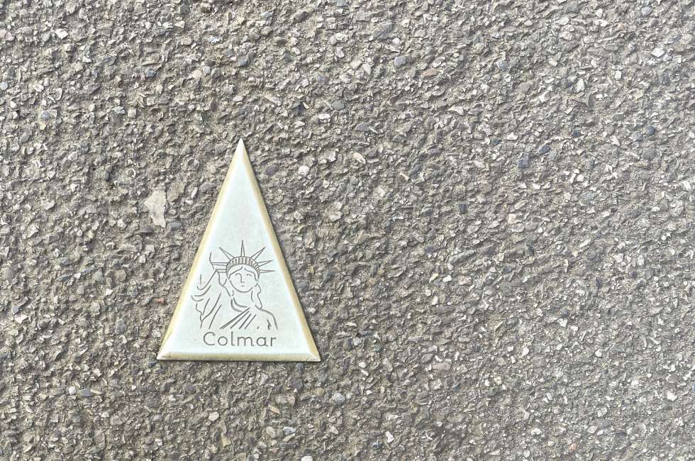 科爾馬 Colmar 路面的磁磚有自由女神像