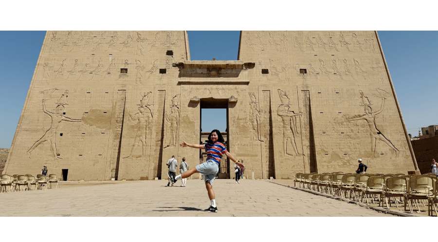 埃德富神廟（Edfu Temple）供奉著鷹頭神荷魯斯，象徵著王權、正義與守護