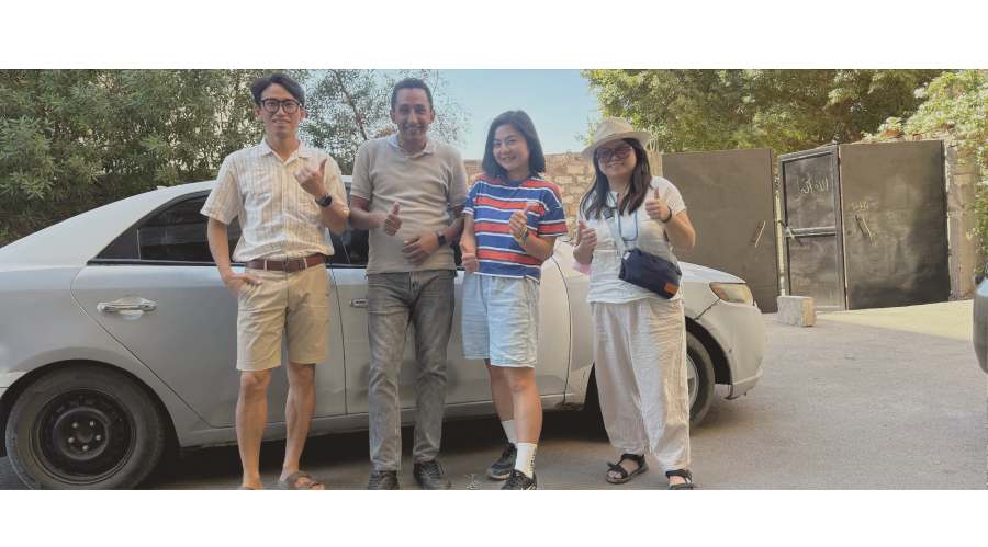 平安將我們送達盧克索 ( Luxor ) 飯店的門口，我們和 Mahmood 合影留念