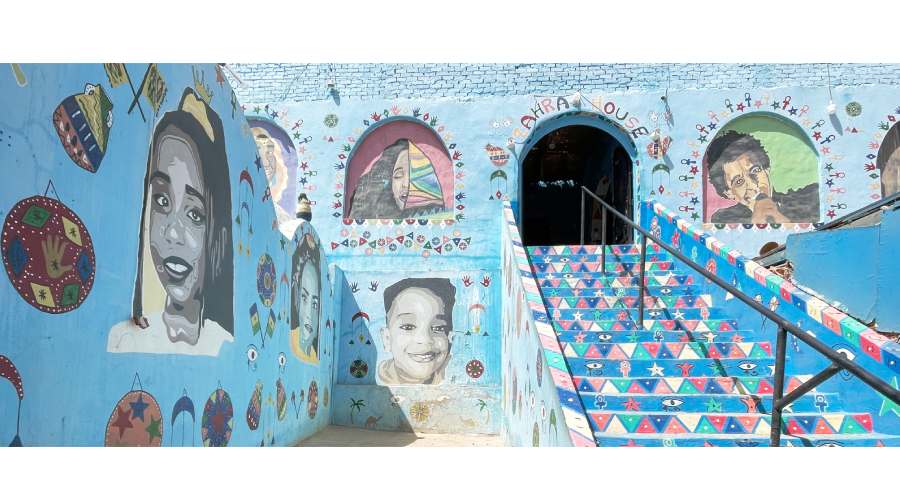 努比亞村 ( Nubian Village ) 的房屋就像是被天真孩子亂潑的顏料，色彩繽紛而鮮活