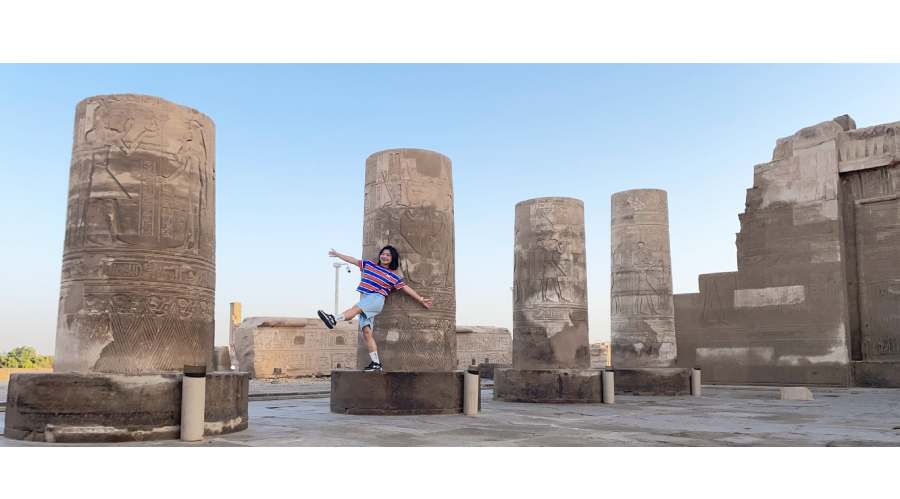 康翁波神廟 ( Kom Ombo Temple ) 供奉鱷魚神索貝克以及鷹神荷魯斯，象徵創造與守護的平衡