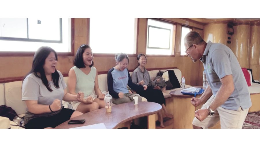 教練們對安全的堅持更是讓人放心，每天都會反覆檢查裝備、確認海況，從細節裡就能感受到那份專業