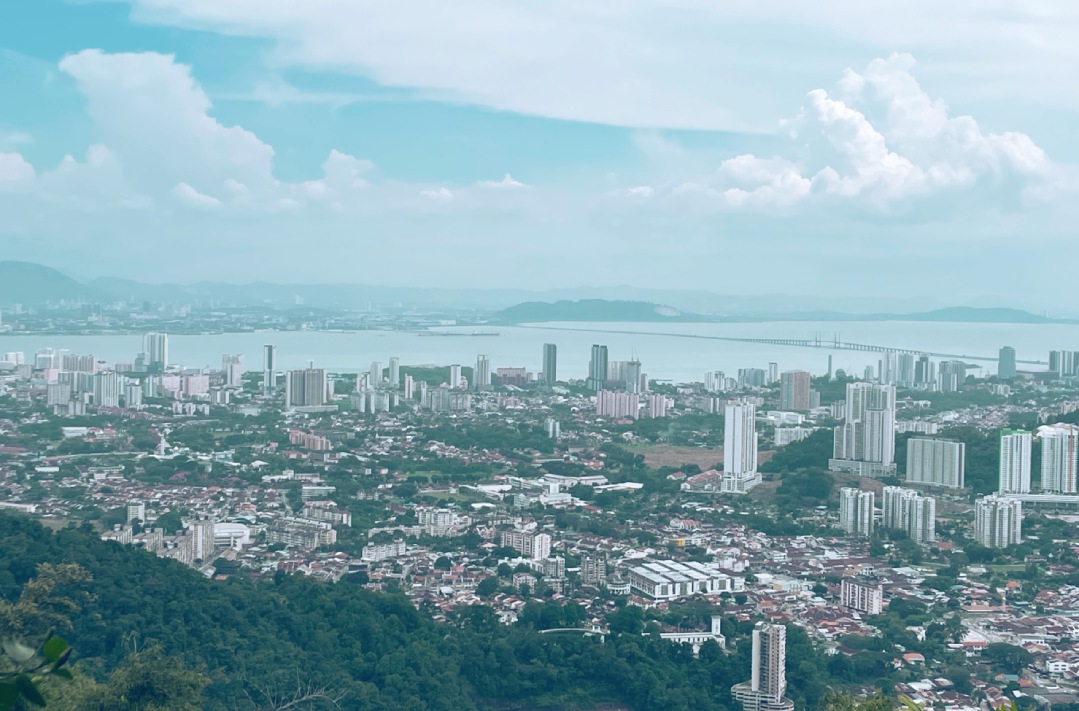 檳城｜升旗山徒步者視角：那些省下門票錢也買不到的熱帶雨林感官體驗，含完整路線