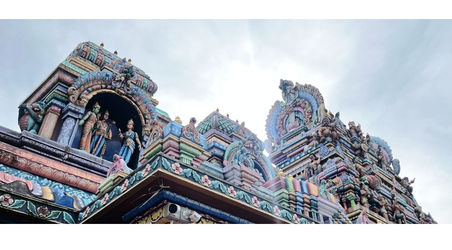 檳城升旗山上的印度教廟宇為斯里阿魯洛里穆魯甘廟 (Sri Aruloli Thirumurugan Temple)，是檳城歷史最悠久的印度廟之一