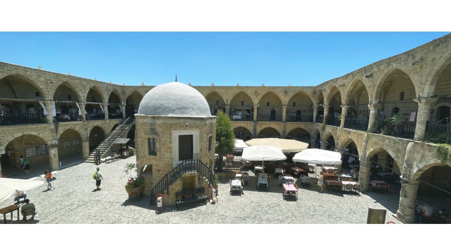 尼科西亞的布 üyük Han (大旅店)，是奧斯曼帝國時期在塞浦路斯建造的最大的商隊驛站